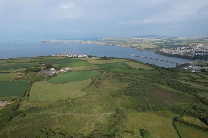 The Dairy @ Trefechan Wen Goodwick Bagian luar foto
