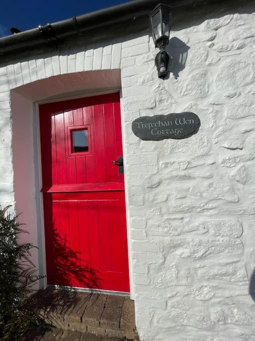 The Dairy @ Trefechan Wen Goodwick Bagian luar foto