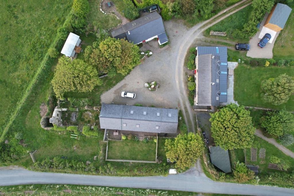 The Dairy @ Trefechan Wen Goodwick Bagian luar foto