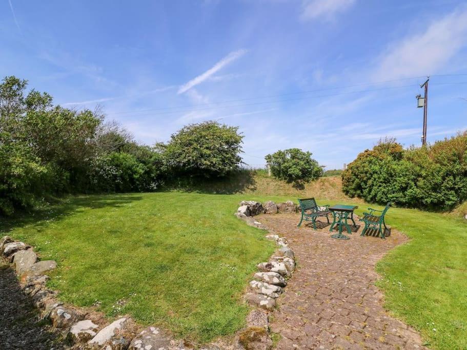 The Dairy @ Trefechan Wen Goodwick Bagian luar foto