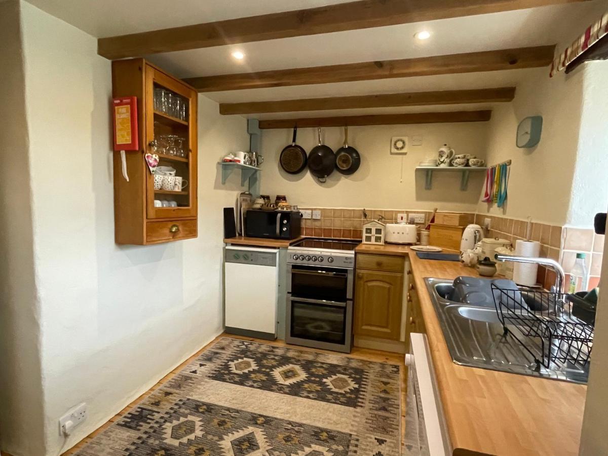 The Dairy @ Trefechan Wen Goodwick Bagian luar foto