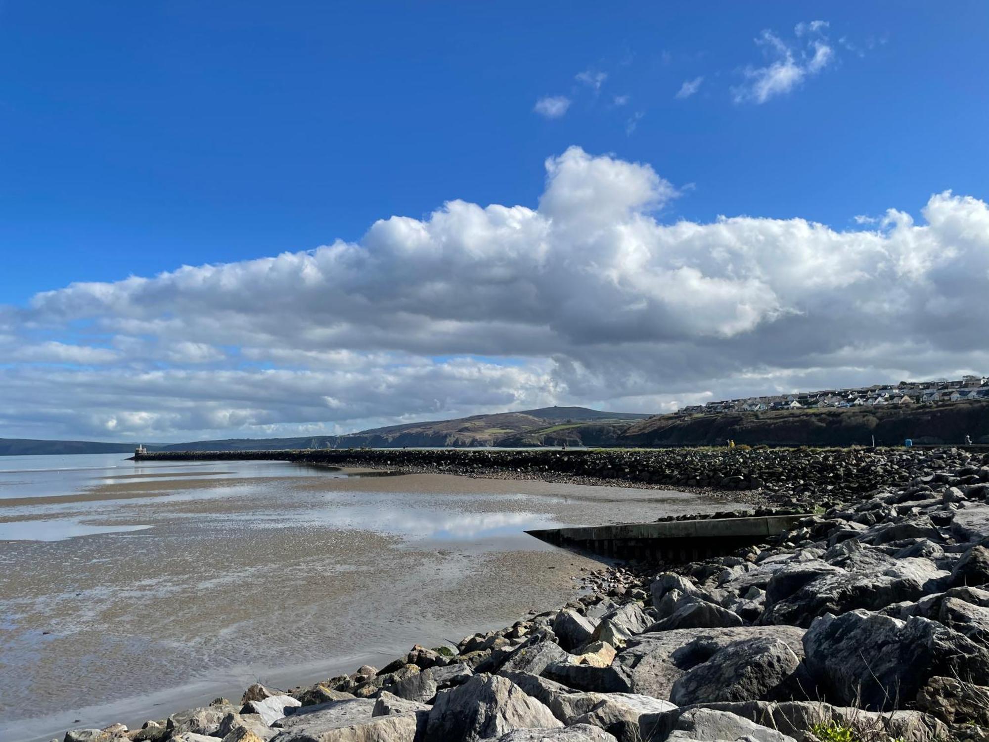 The Dairy @ Trefechan Wen Goodwick Bagian luar foto