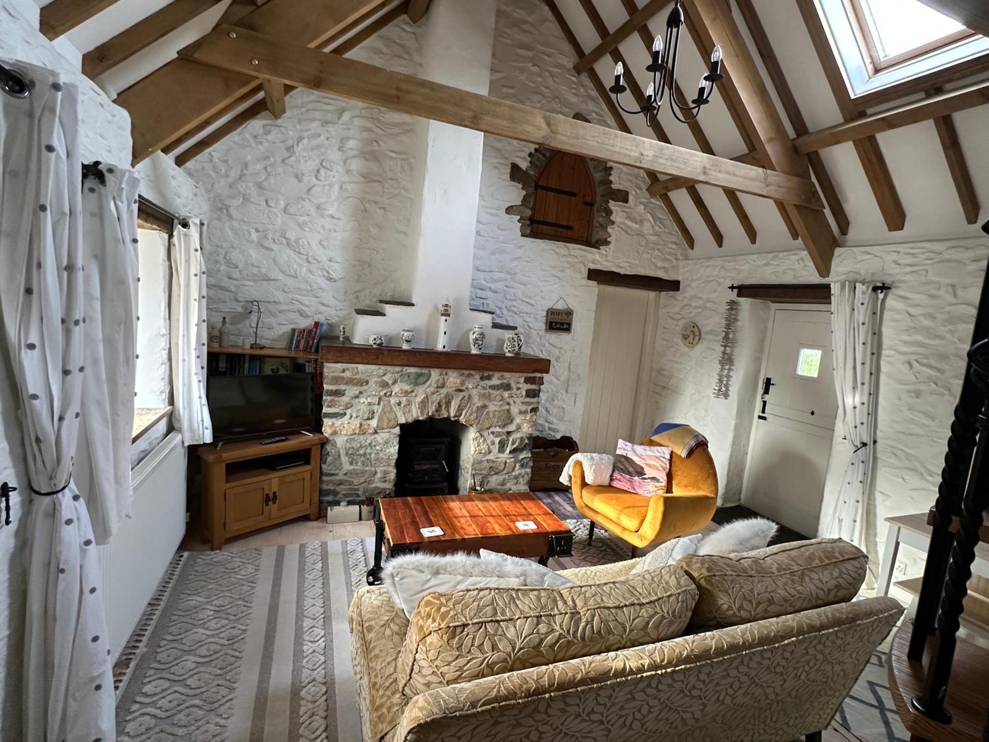The Dairy @ Trefechan Wen Goodwick Bagian luar foto